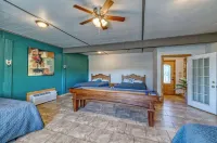 Moon River/Fenced Pool, Close to Golf and Frio, Volleyball, No Bunks, FREE FRIO