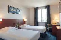 Plessis Parc Hôtel فنادق في Le Plessis-Robinson
