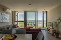 Shoreline Apartments - balcony
