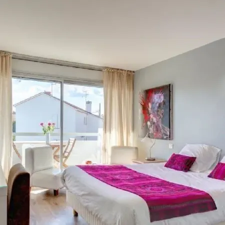 Hotel Sable Et Soleil - Port, Plage et Jacuzzi Privé