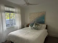 Dog friendly apartment close to beaches. Own private yard, garden and 2 decks.