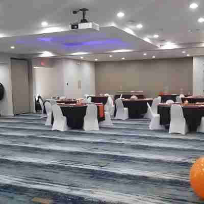 Hampton Inn by Hilton Addison Dallas Dining/Meeting Rooms