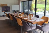 Te Karaka Lodge - parking
