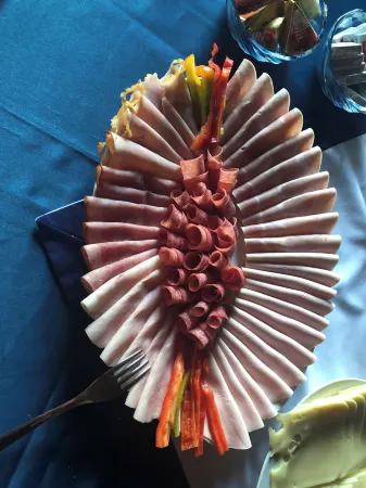 Gasthof Rösslhof Отели в г. Динтен