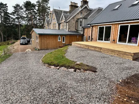 Forces Manor Отели рядом с достопримечательностью «Working Sheepdogs»