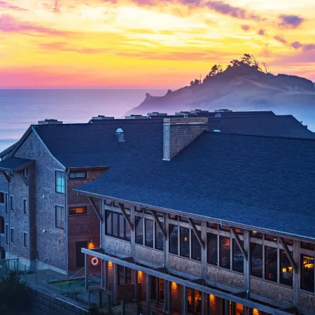 Headlands Coastal Lodge & Spa