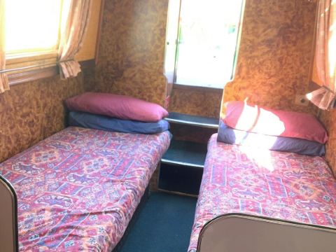 Stone - Self-Drive Boat - Sleeps 4 - Pet Friendly