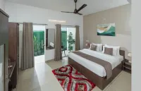 Btown Resort Kochi - مسبح خاص