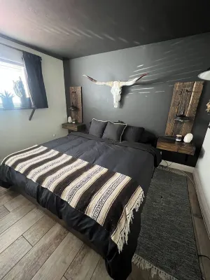 1b1b Central Hillcrest, San Diego condo. Walkable neighborhood and central to SD