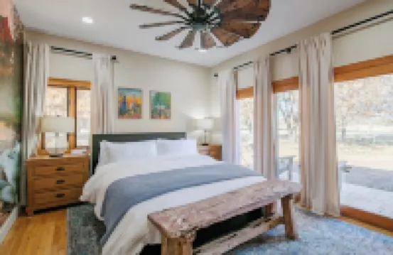 Bella Pavona Luxury Poolside Country Estate