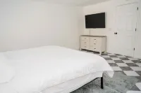 Entire Home in the heart of Sugar Camp on beautiful Bass Lake. No Cleaning Fee!!