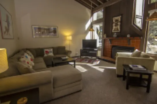 Taos Ski Valley/3 Bdrm/Sleeps 8/Directly Next Door To The Children's Ski School