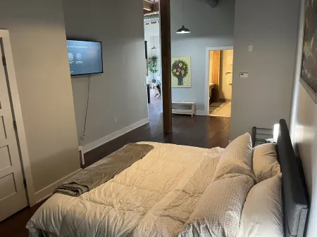 Modern 1 Bedroom Loft Apartment!