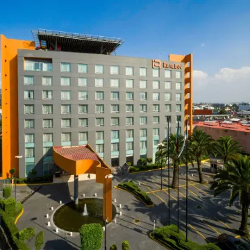 Real Inn Perinorte Hotels near Hacienda Santa Monica Museum