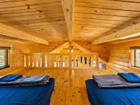 Barnwell Mountain Cabins #2: Cabin/Tiny Home w/ loft in Gilmer across from BMRA Hotels in Upshur County