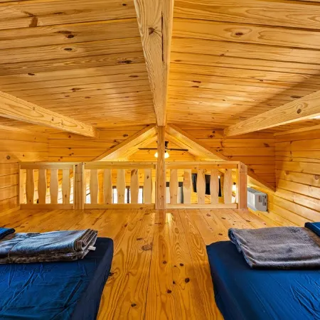 Barnwell Mountain Cabins #2: Cabin/Tiny Home w/ loft in Gilmer across from BMRA