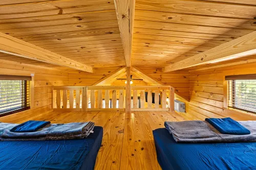 Barnwell Mountain Cabins #2: Cabin/Tiny Home w/ loft in Gilmer across from BMRA