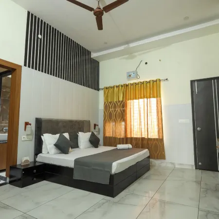 Sapphire Hotel & Banquet Hotéis em Jind