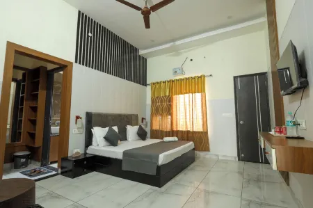 Sapphire Hotel & Banquet Отели в г. Jind