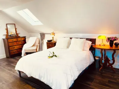 Moon River Hotels near Poked By Shay & Campbellford Lifestyle Shop