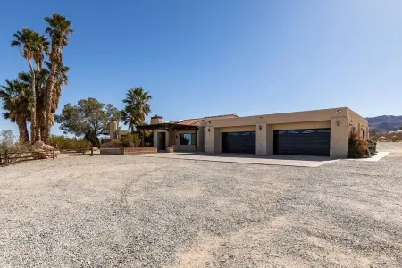 Private villa on 8acres with heated pool and spa.  10 mins. From JTNP entrance.