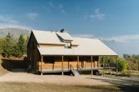 Cozy cabin minutes from downtown Midway, sleeps 17+