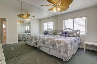 Beach Beauty Condo steps away from Belmont