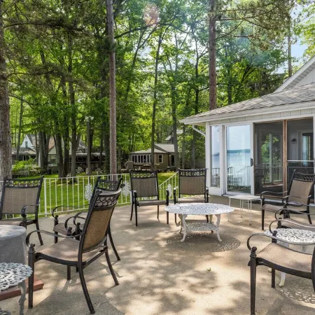 Higgins Lake - One Of A Kind Lakefront Lodge!