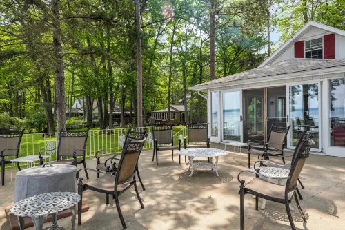 Higgins Lake - One Of A Kind Lakefront Lodge!