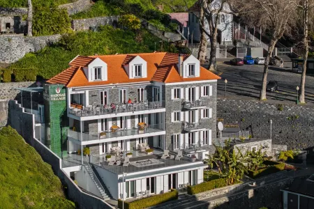 OurMadeira - Babosas Village, gardénias and Greenspaces Отели рядом с достопримечательностью «Old Shaar Hashamaim Synagogue»