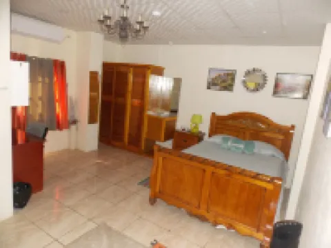 Stewart Suite Apt -Trincity, Airport, Full Apt 酒店