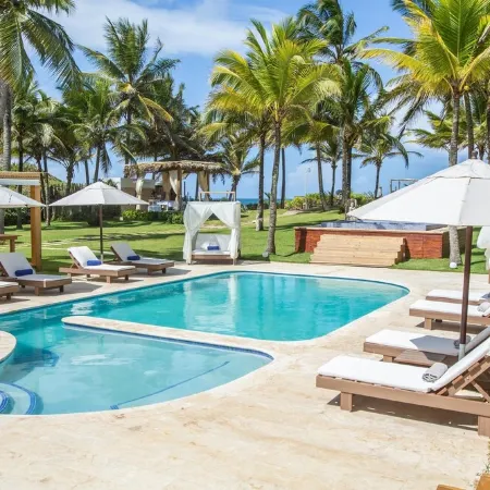 Stunning Beach Front Property w/ 14 beds. Perfect for Multi families & Reunions!