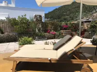 Apartment with terrace, sea and mountain views Hotels in 