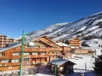 Spacious renovated apartment - 75m², at the foot of the slopes, ideal for families (baby equipment ヴェノスクのホテル