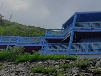 "Almost beachfront " Snorkeling & Kayaks across the street. 2 Bed 2 Bath Cottage Hotels in Coral Bay