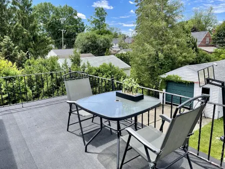 Fully Furnished & Tasteful Home - West Dearborn