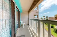 Relaxing beach view condo