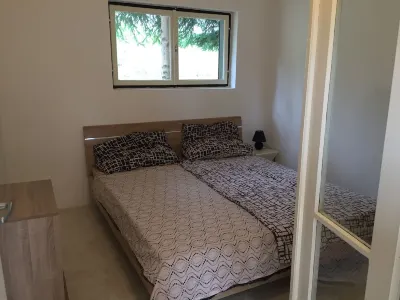 House (140m2, 3 large bedrooms), garden (800m2) fenced, great Hotels in 