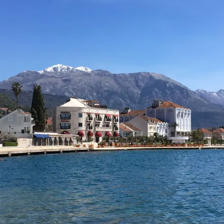 LUXURY STONE VILLA, INFINITY POOL, STUNNING SEA & MOUNTAIN VIEWS OVER BOKA BAY