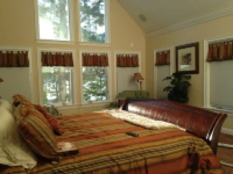 "Luxury Waterfront Retreat – Spacious, Secluded, and Perfect for Events