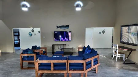 Rancho de playa en Las Veraneras, Acajutla Sonsonate, El Salvador - pet friendly Отели рядом с достопримечательностью «Decameron»