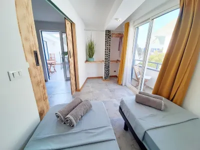 Beach penthouse, with 2 rooftop bars, 2 outdoor kitchens, Fiber WiFi + sea view! Hotel a 