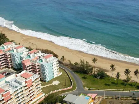 Modern/sleek Apt, 7 mins from Jobos Beach