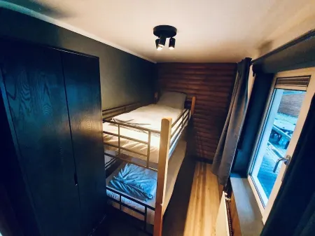 Cosy Chalet with Jacuzzi, 50 Metres from a Beautiful Swimming Lake