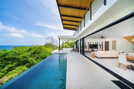 Stunning new 4-bedroom ocean view modern beach home overlooking Flamingo Marina. Отели рядом с достопримечательностью «Плайя Потреро, Коста-Рика»