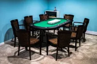 Warm spacious midsize home w/ comfort and fun Hotels in Glendale