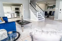 Modern 2-bedroom home with loft and indoor fireplace! Hotel a Carrollton