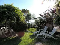 Smart Studio  for 4 people, facing the sea with garden, terrace and pool!