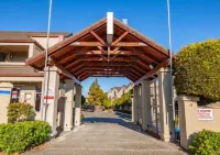 Nice place, great lakeside locationHeated Pool,Spa Bath,Strong WiFi,SKY TV