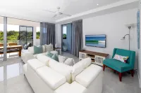 3BR Lux Beachfront Escape - Pool Gym King bed